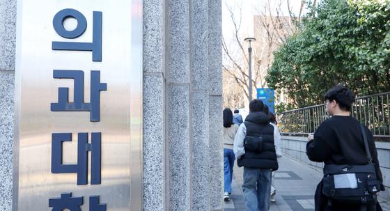 의대 증원 후 첫 점검서 인프라 한계…지역의사 부담 커지나