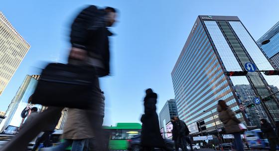 대기업 연봉 1억 돌파…최고 연봉자와 격차 21배로 확대