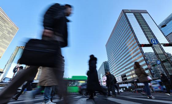 대기업 연봉 1억 돌파…최고 연봉자와 격차 21배로 확대