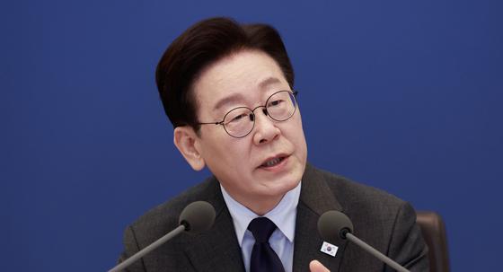 李, 부동산 투기와의 전쟁…세제·금융 패키지 대책 고려