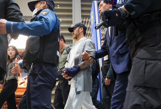 '마약왕' 박왕열, 심경 묻는 기자에 "넌 남자도 아녀" 응수