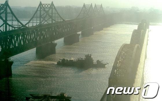 중국 랴오닝성 단둥시와 북 신의주 사이를 잇는 다리. ⓒ News1 