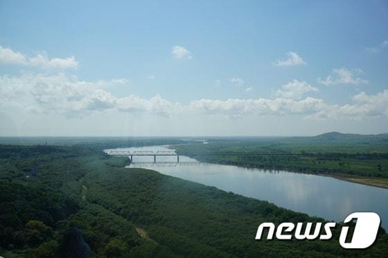 북-중-러 3국의 접경지역인 중국 옌볜조선족자치주 훈춘시의 퐝촨&#40;防川&#41; 지역에서 담은 &#39;북-러 친선대교&#39;의 모습. ⓒ News1 서재준 기자