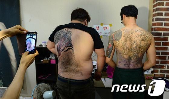 청소년들을 상대로 조직폭력배형 문신을 해준 문신업소./ⓒ News1