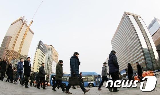 출근하고 있는 직장인들./ⓒ News1