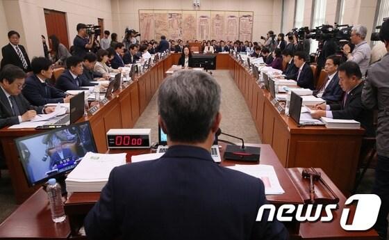 10일 서울 여의도 국회에서 교육문화체육관광위원회의 한국콘텐츠진흥원장 등의 국정감사가 열리고 있다. 2016.10.10/뉴스1 ⓒ News1 송원영 기자