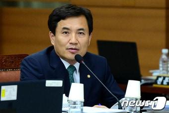 김진태 새누리당 의원. ⓒ News1 박정호 기자