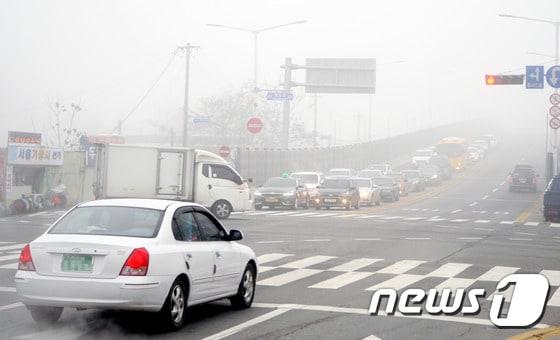 목요일인 17일 충북과 세종은 출근 시간 짙은 안개가 끼겠으나 오후부터는 맑은 날씨가 이어지겠다.&#40;사진은 기사와 무관함&#41;/뉴스1