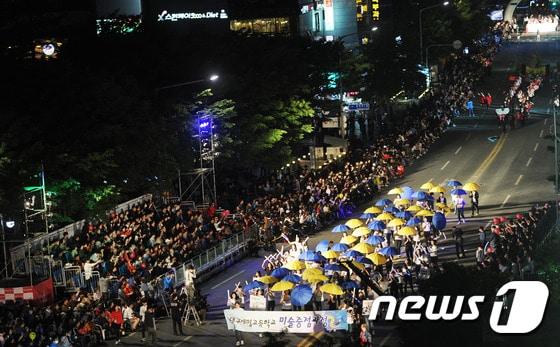 지난 2016년 대구 도심에서 펼쳐진 대규모 퍼레이드 모습. &#40;사진은 기사 내용과 무관함&#41; / 2016.5.8/뉴스1 ⓒ News1 자료 사진