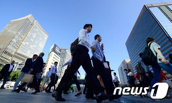 직장인들이 출근 길에 나서고 있다. ⓒ News1 허예슬 인턴기자