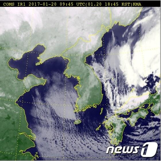 20일 오후 6시45분 기준 전국 위성 사진. &#40;기상청 홈페이지 캡쳐&#41; ⓒ News1