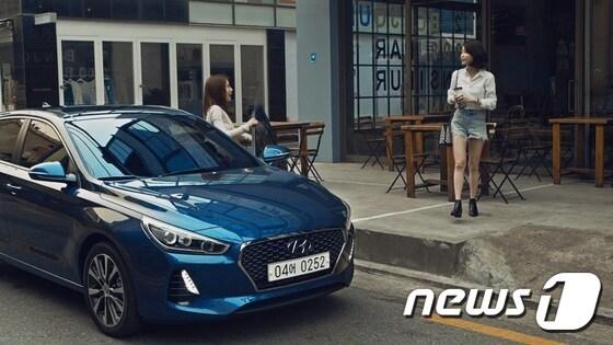 아이유, 유인나가 모델로 나선 &#39;2017 i30&#39; 광고 &lt;동교동 미화당편&gt;ⓒ News1