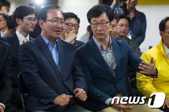 고&#40;故&#41; 노회찬 정의당 의원과 천호선 전 정의당 대표&#40;자료사진&#41; 2017.5.9/뉴스1 ⓒ News1 유승관 기자