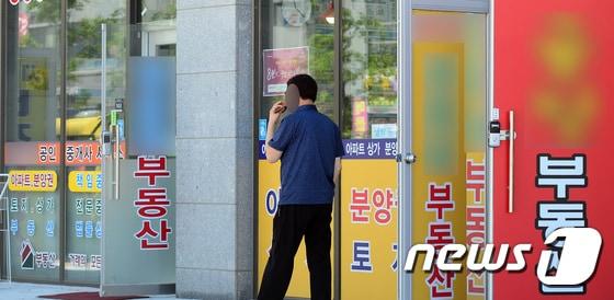 전북 정읍시가 부동산중개업 지도·점검을 펼친 결과 공인중개사 서명 및 날인 누락 등 총 4건을 적발하고 행정조치 했다고 24일 밝혔다.&#40;사진은 기사 내용과 무관함&#41; / 뉴스1 ⓒ News1 