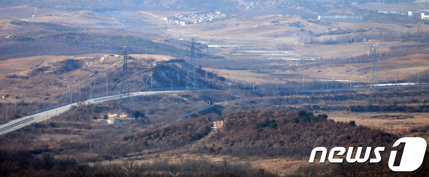 11일 경기도 파주시 민통선 내 도라산 전망대에서 바라본 북한지역.  2018.1.11/뉴스1 ⓒ News1 김명섭 기자