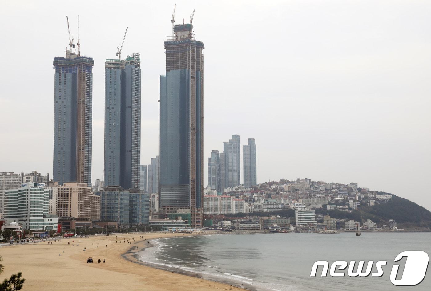 부산 해운대해수욕장 인근에 들어선 초고층 아파트 엘시티. &#40;자료사진&#41; 2018.10.10/뉴스1 ⓒ News1 여주연 기자