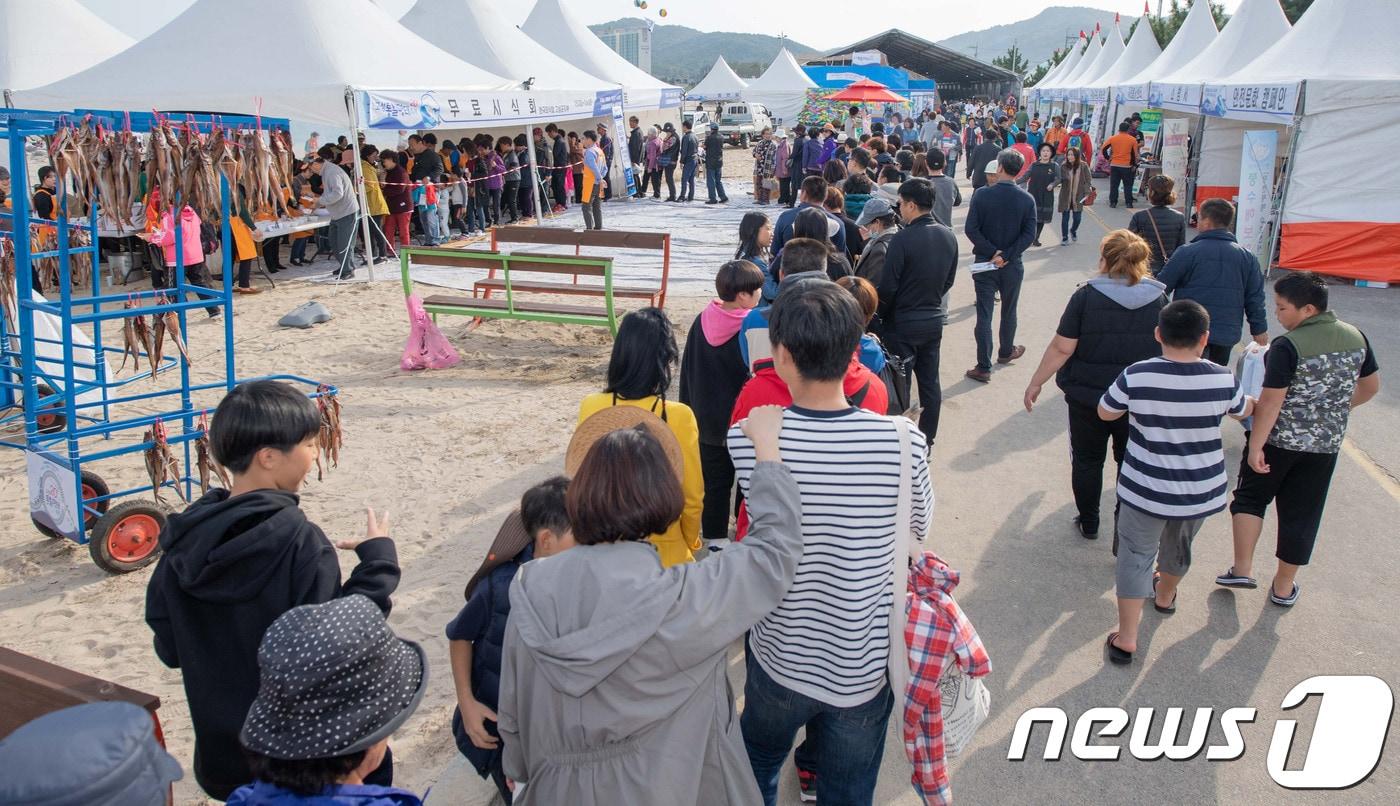 지난 2018년 고성통일명태축제 자료사진. 2022.10.20/뉴스1