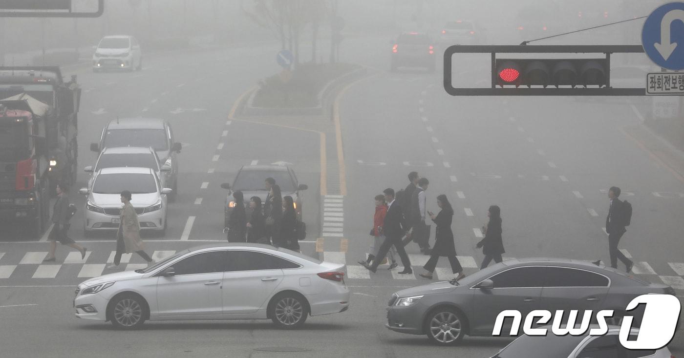 수요일인 16일 충북과 세종은 오전 10시까지 가시거리 200m의 미만의 짙은 안개가 끼겠으나 이후에는 대체로 맑겠다.&#40;사진은 기사와 무관함&#41;/뉴스1