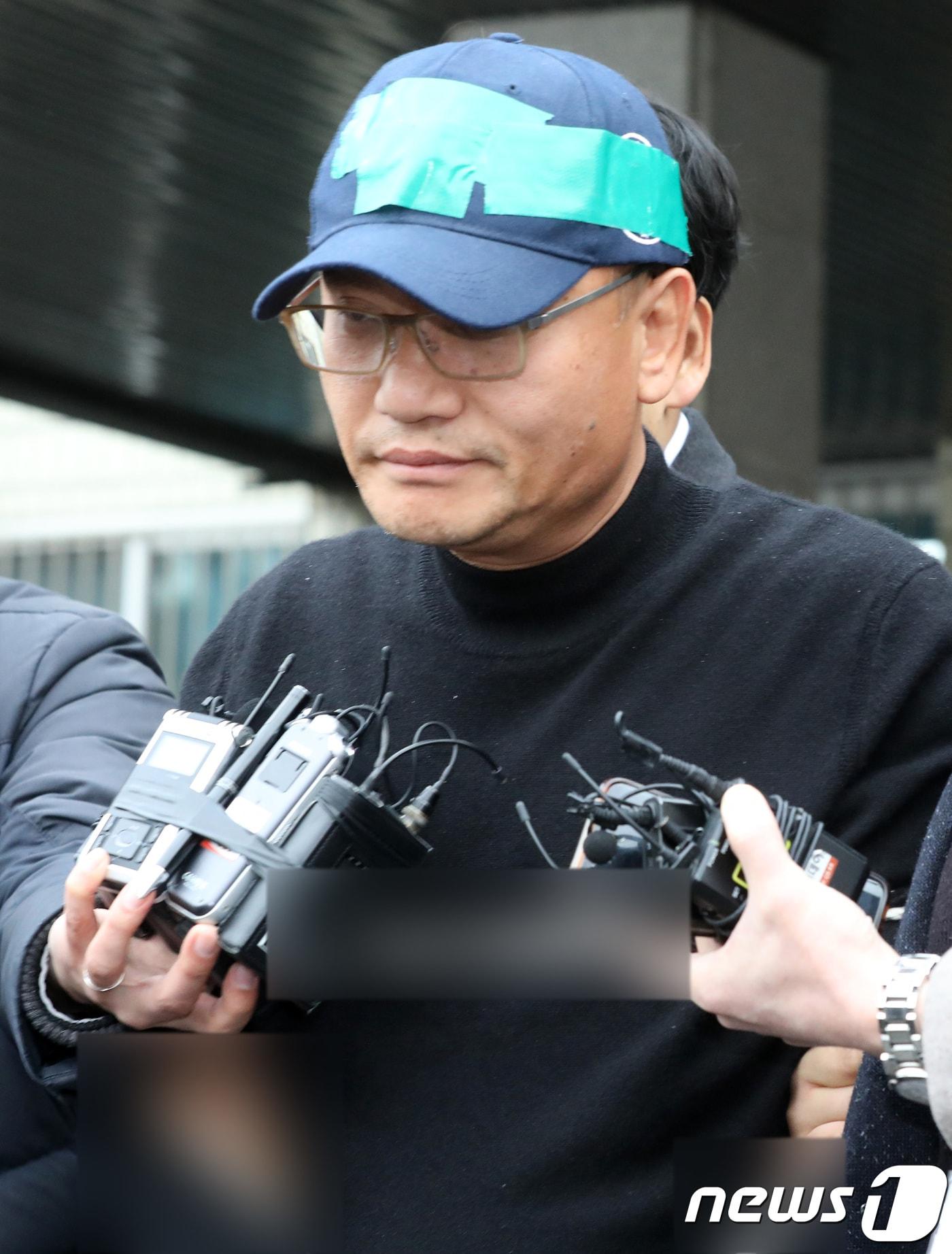 &#39;엽기행각&#39; &#39;직원폭행&#39; 혐의로 검찰로 송치되고 있는 양진호 한국미래기술 회장. 2018.11.16/뉴스1 ⓒ News1 오장환 기자