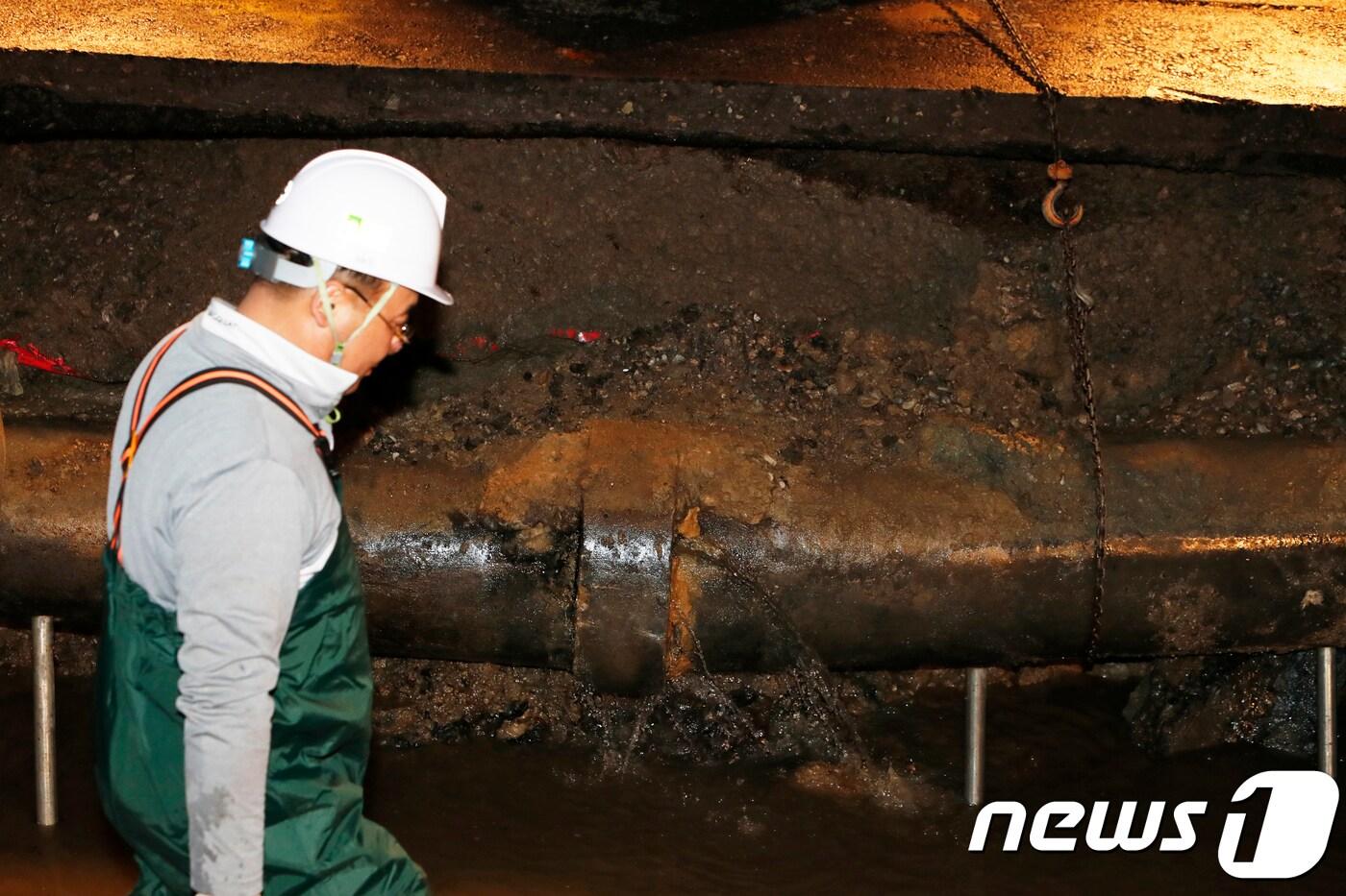 상수도관 누수 복구작업 자료사진. /뉴스1 ⓒ News1 