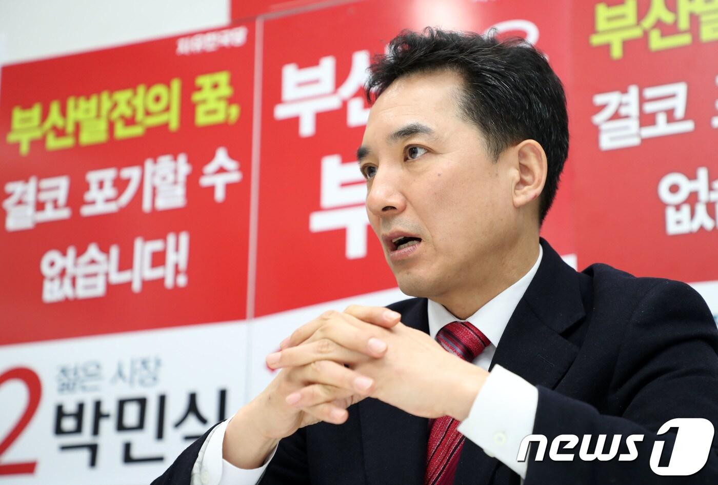 박민식 자유한국당 전 의원이 13일 오후 부산 연제구의 한 법률사무소에서 뉴스1과 인터뷰를 하고 있다. 2018.2.13/뉴스1 ⓒ News1 여주연 기자