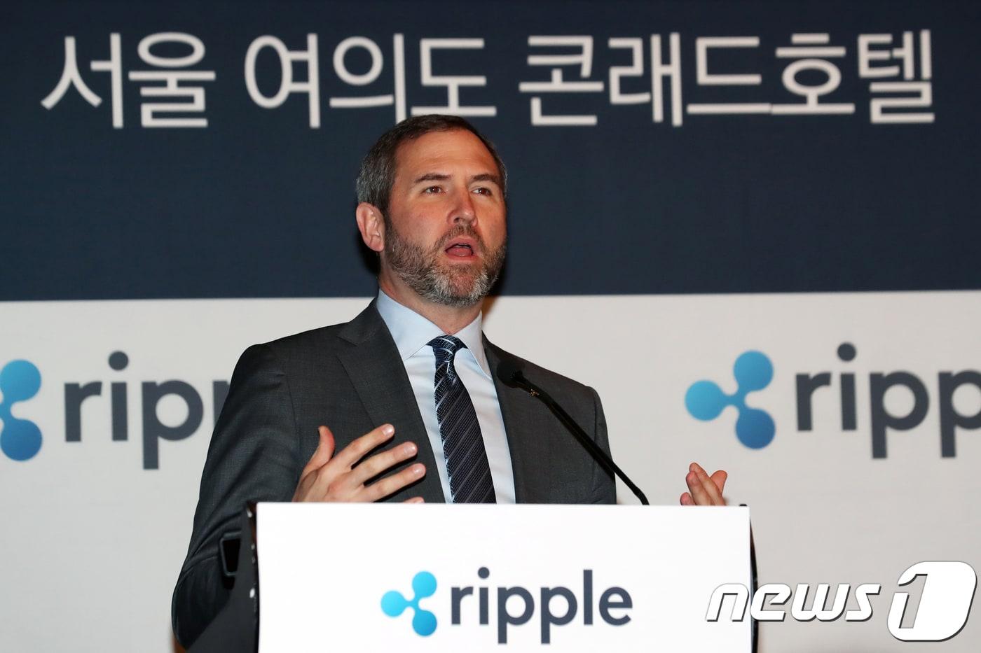 브래드 갈링하우스&#40;Brad Garlinghouse&#41; 암호화폐 ‘리플’ 최고경영자&#40;CEO&#41;가 14일 오후 서울 영등포구 여의도 콘래드호텔에서 열린 기자간담회에서 인사말을 하고 있다. 이번 간담회에서 갈링하우스 CEO는 리플의 사업전략과 금융권 기술혁신 분야의 성과에 대해 설명했다. 2018.3.14/뉴스1 ⓒ News1 황기선 기자