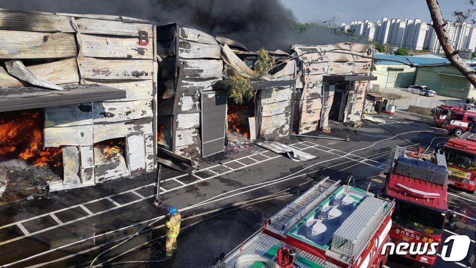 9일 오후 3시20분께 경기도 고양시 일산서구의 한 장난감 창고에서 불이 났다. &#40;사진제공=일산소방서&#41; ⓒ News1