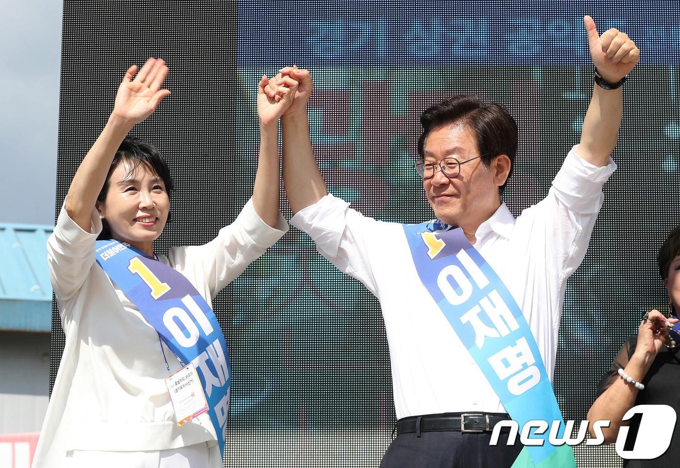 이재명 경기도지사와 부인 김혜경씨. 6.13지방선거 당시 유세 장면.  2018.6.12/ⓒ News1 박세연 기자