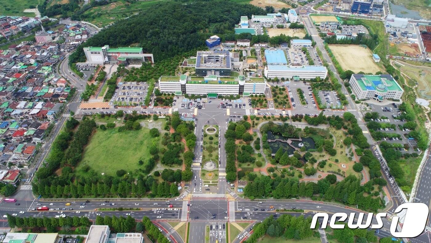 경남도청 전경&#40;경남도 제공&#41;.