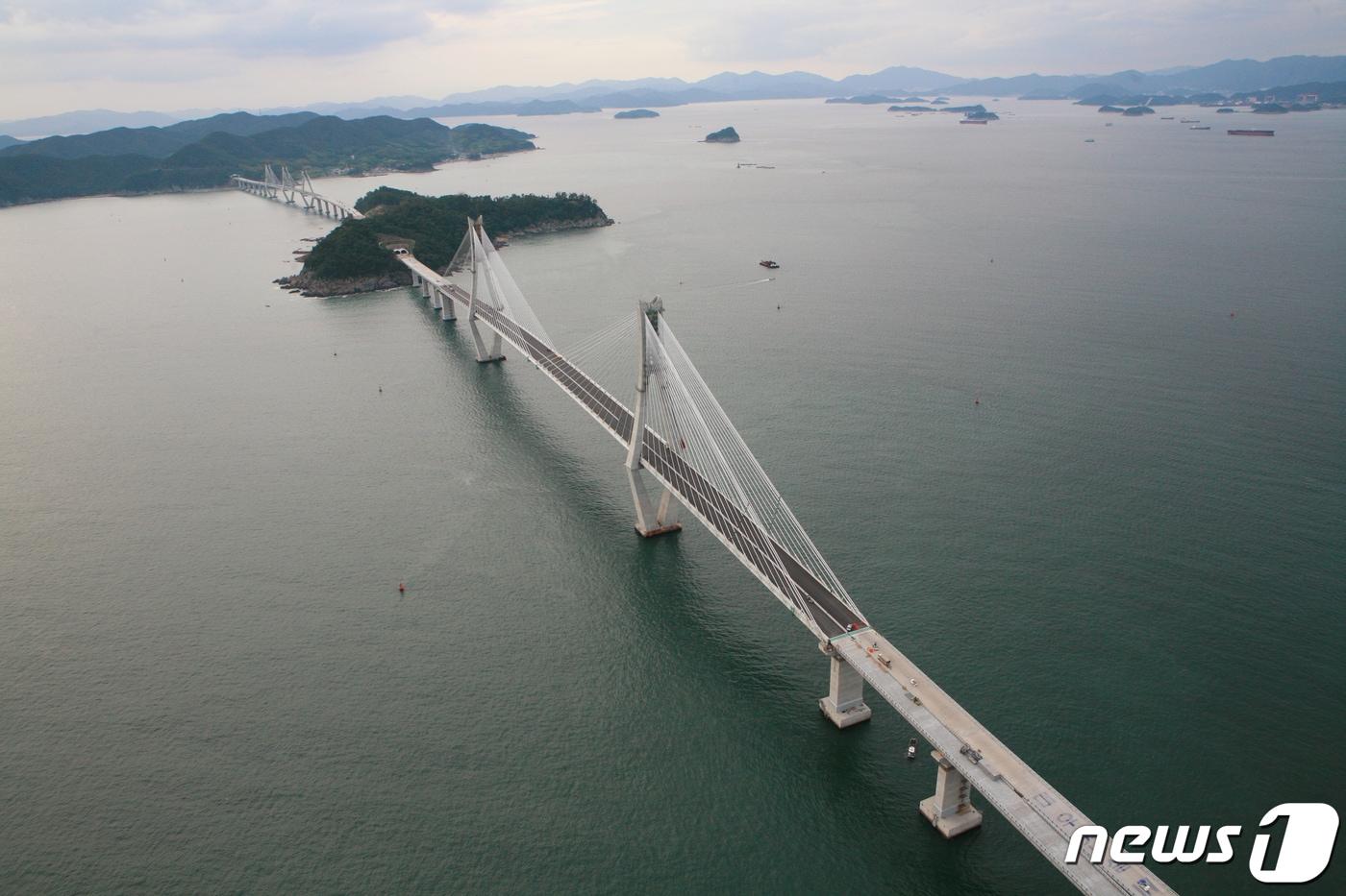 거가대교 전경.&#40;경남도 제공&#41; 