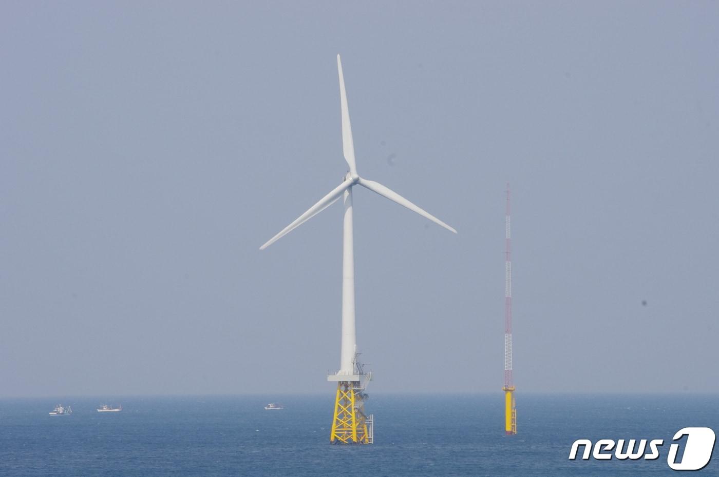 한국에너지기술연구원 제주글로벌연구센터의 해상풍력발전기. 사진은 기사내용과는 관계없음. &#40;에너지연 제공&#41; ⓒ News1 DB