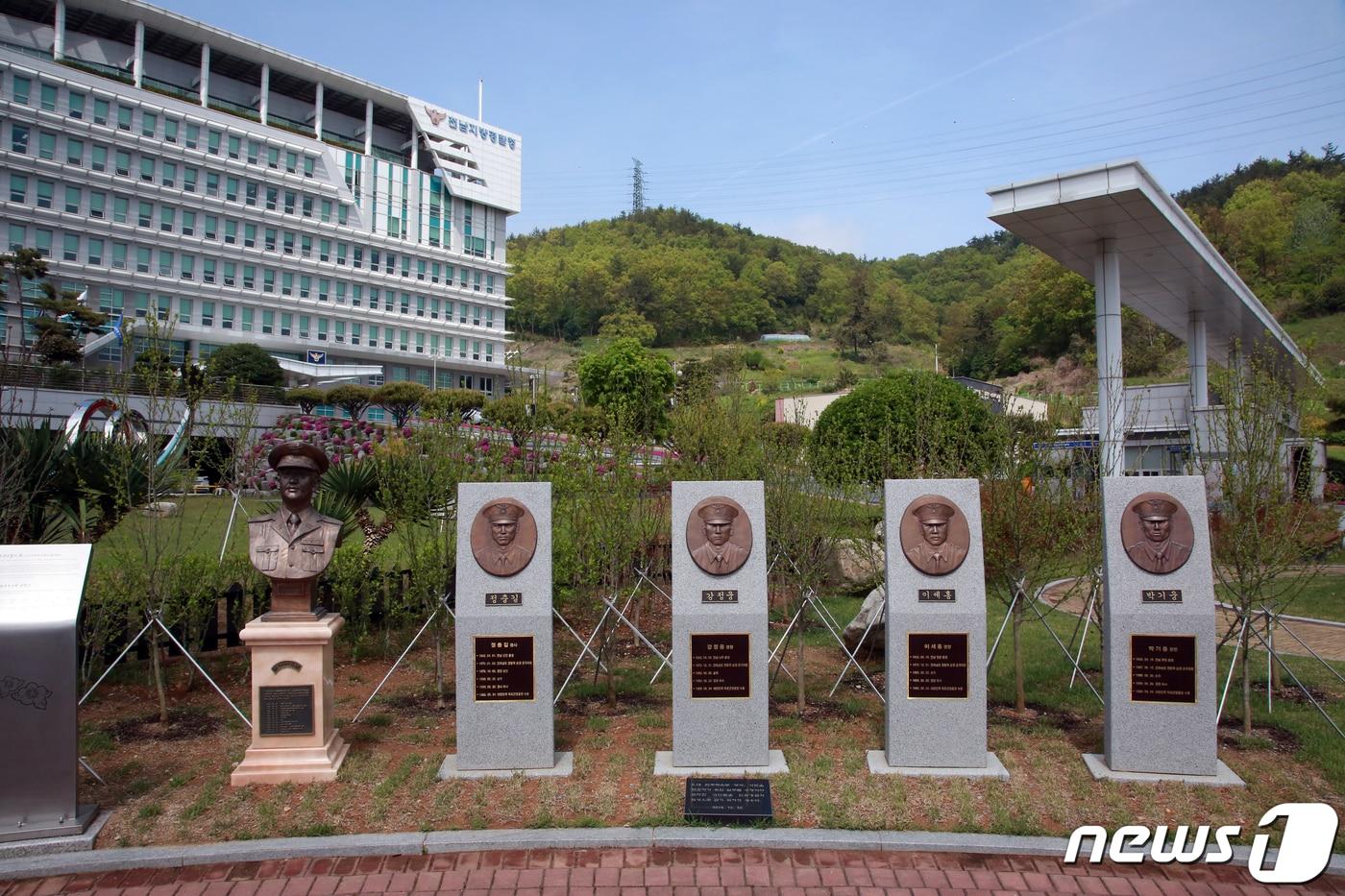 전남경찰청은 민주·인권 경찰의 표상인 고&#40;故&#41; 안병하 치안감의 위민정신을 기리기 위해 경찰청 앞뜰에 &#39;안병하 공원&#39;을 조성했다.. &#40;전남경찰청 제공&#41;2019.5.15/뉴스1