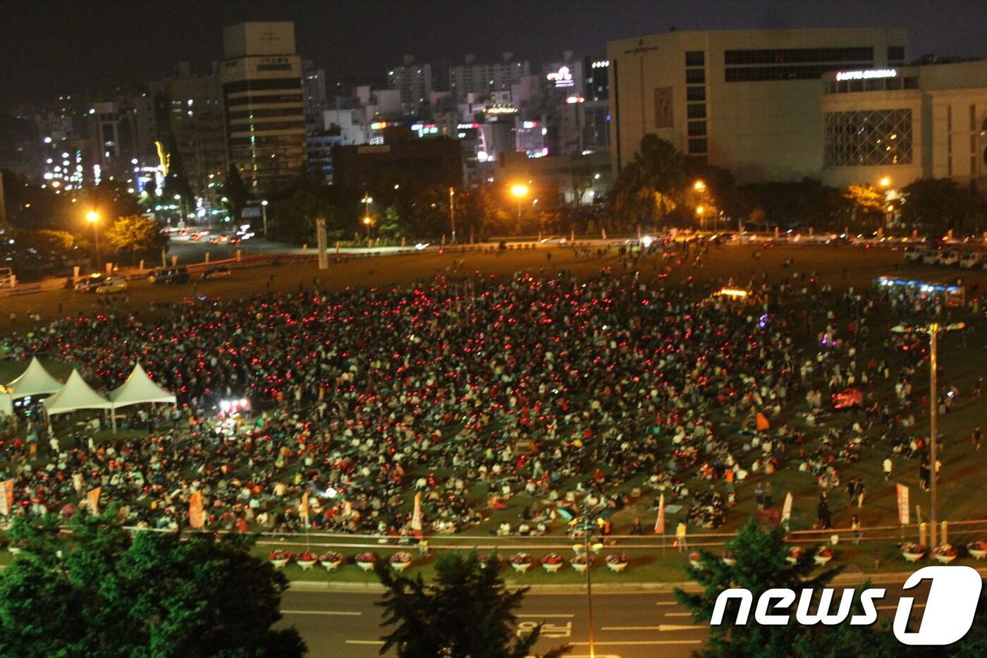 창원광장에서 펼쳐진 U-20거리응원전에 모인 1만여명의 시민들. /ⓒ 뉴스1