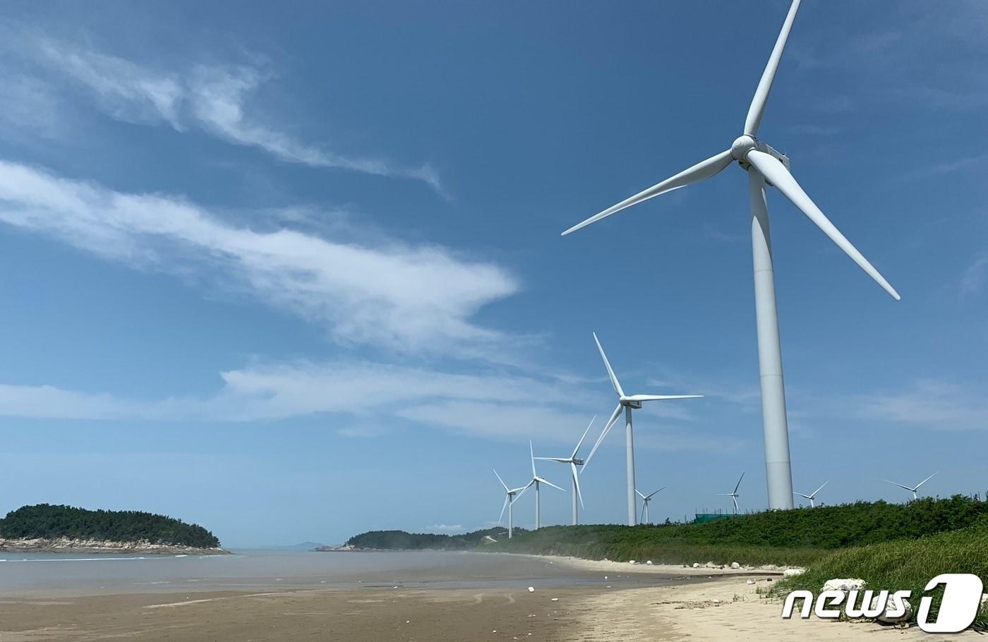 전남 신안군 자은도 해변의 해상풍력발전소. &#40;사진은 기사 내용과 무관함&#41; / 뉴스1 ⓒ News1 박진규 기자