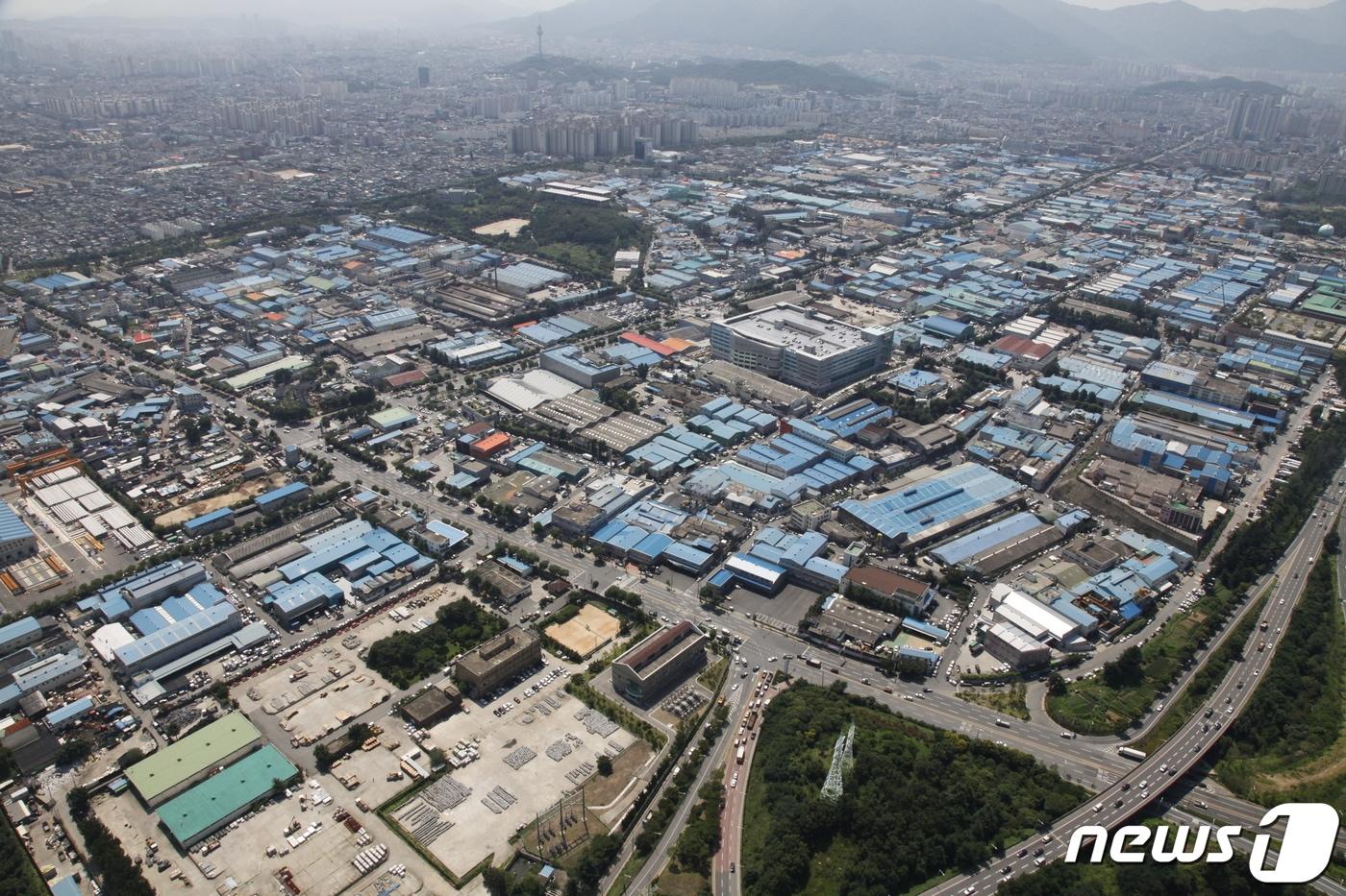 대구시는 9일 서구 지역 쾌적한 생활환경 조성을 위해 대구염색산업단지를 악취관리지역으로 지정·고시했다고 밝혔다. 사진은 염색산단 전경. &#40;대구시 제공&#41; 뉴스1 DB