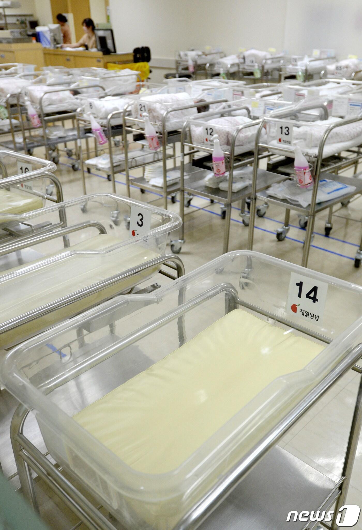 사진은 서울시내 한 병원 신생아실이 비어있는 모습. &#40;뉴스1 DB&#41; 2019.9.25/뉴스1