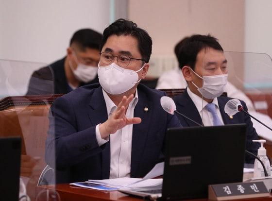 김종민 더불어민주당 의원이 지난 달 7일 대법원에 대한 국정감사에서 질의하고 있는 모습. ⓒ News1 