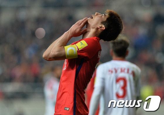 기성용이 K리그 유턴이 끝내 불발됐다. 많은 것을 포기하고 한국 축구 발전에 도움을 주고자 마음 먹었는데, 실망스러운 결과가 나왔다. ⓒ 뉴스1