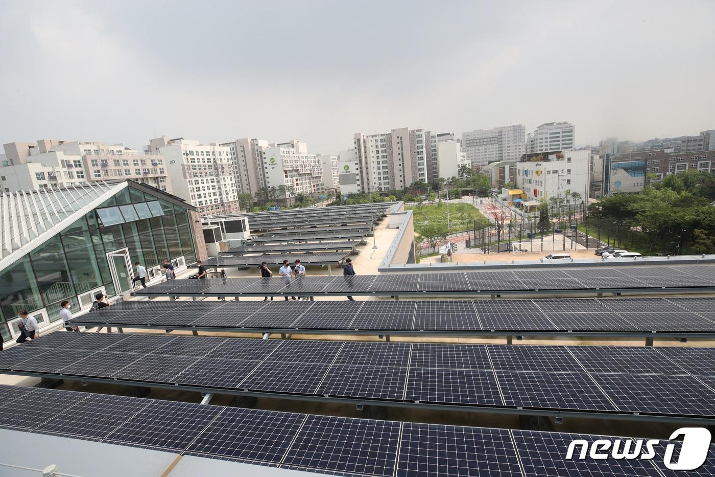 옥상에 설치된 태양광 패널 모습&#40;자료사진&#41;/뉴스1 ⓒ News1 