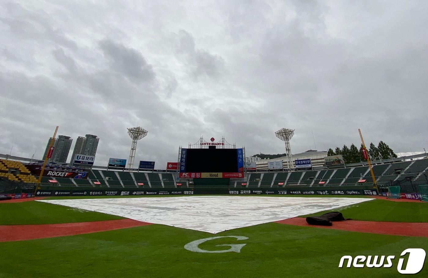 프로야구 사직, 창원 경기가 우천 취소됐다. /뉴스1 DB ⓒ News1 여주연 기자