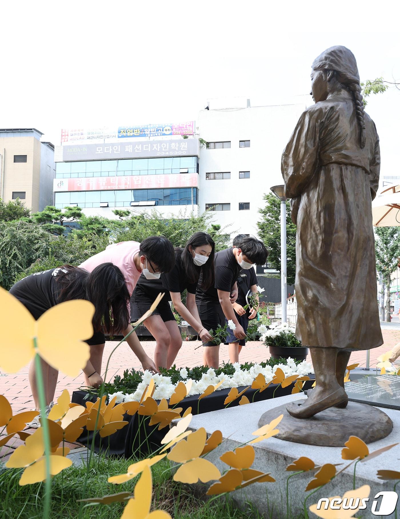 광주 동구 금남공원에 설치된 평화의 소녀상./뉴스1 ⓒ News1