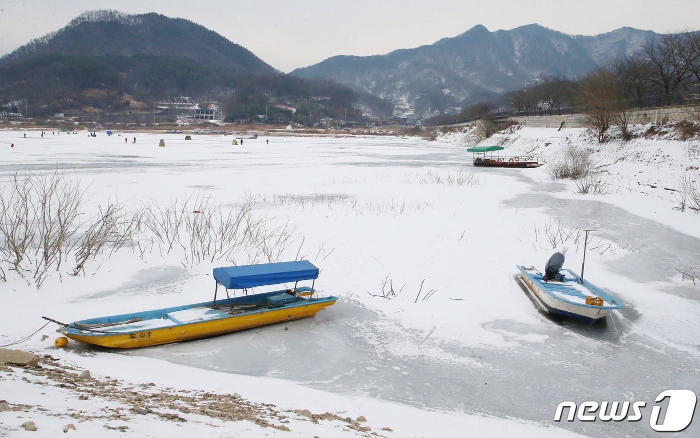 충북 옥천군 옥천읍 대청호 안터교 일대 겨울철 모습 /뉴스1 ⓒ News1 