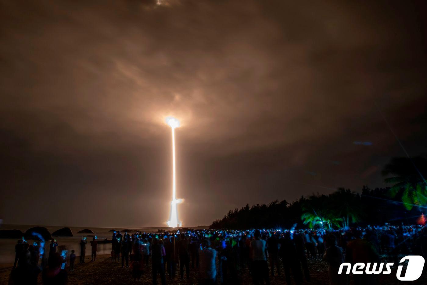 중국이 작년 11월24일 무인 달 탐사선 &#39;창어5호&#39;를 실은 로켓 &#39;창정5호&#39;를 발사했다. ⓒ AFP=뉴스1