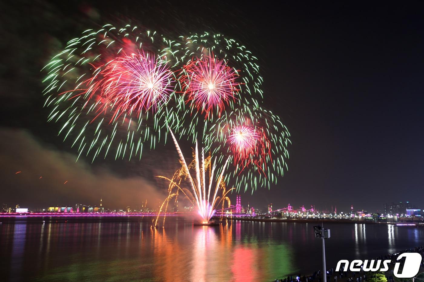 경북 포항시 북구 영일대해수욕장에서 열린 2021포항국제불빛축제 모습, &#40;뉴스 자료&#41; ⓒ News1 최창호 기자