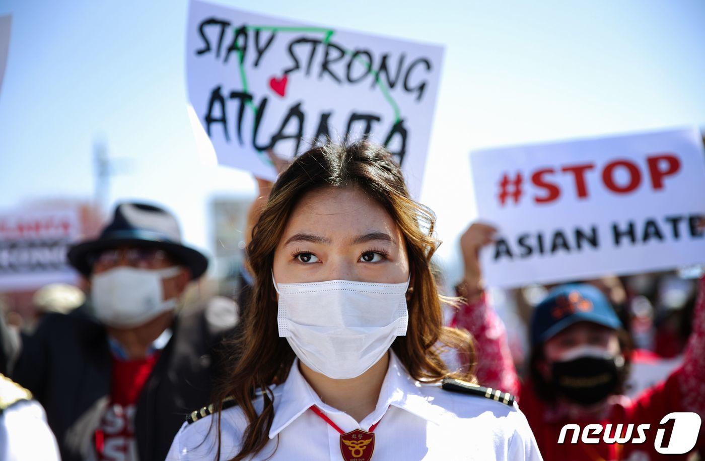 미국 로스앤젤레스에서 아시아계에 대한 폭력에 반대하는 시위가 열리고 있다. ⓒ AFP=뉴스1