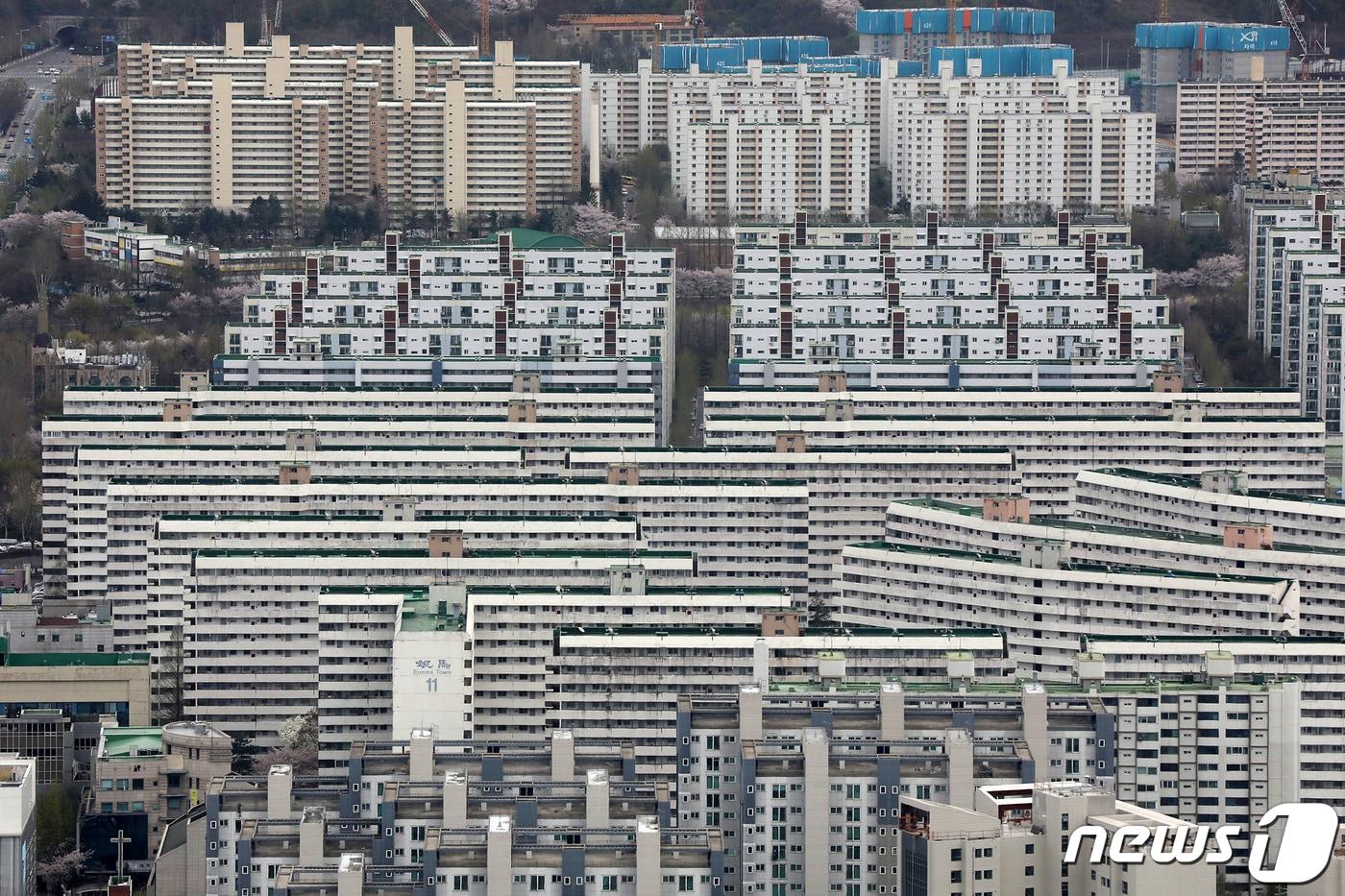 서울 강남 은마아파트를 비롯한 일대 아파트 단지들. 2021.4.2/뉴스1 ⓒ News1 민경석 기자