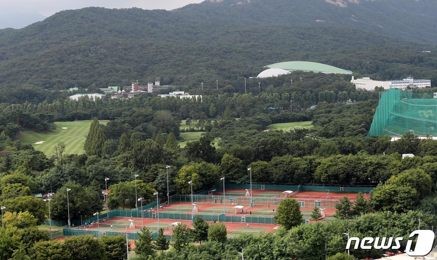 경기도 구리시 갈매 더샵나인힐스에서 바라본 서울 노원구 태릉골프장의 모습. /뉴스1 ⓒ News1 박세연 기자