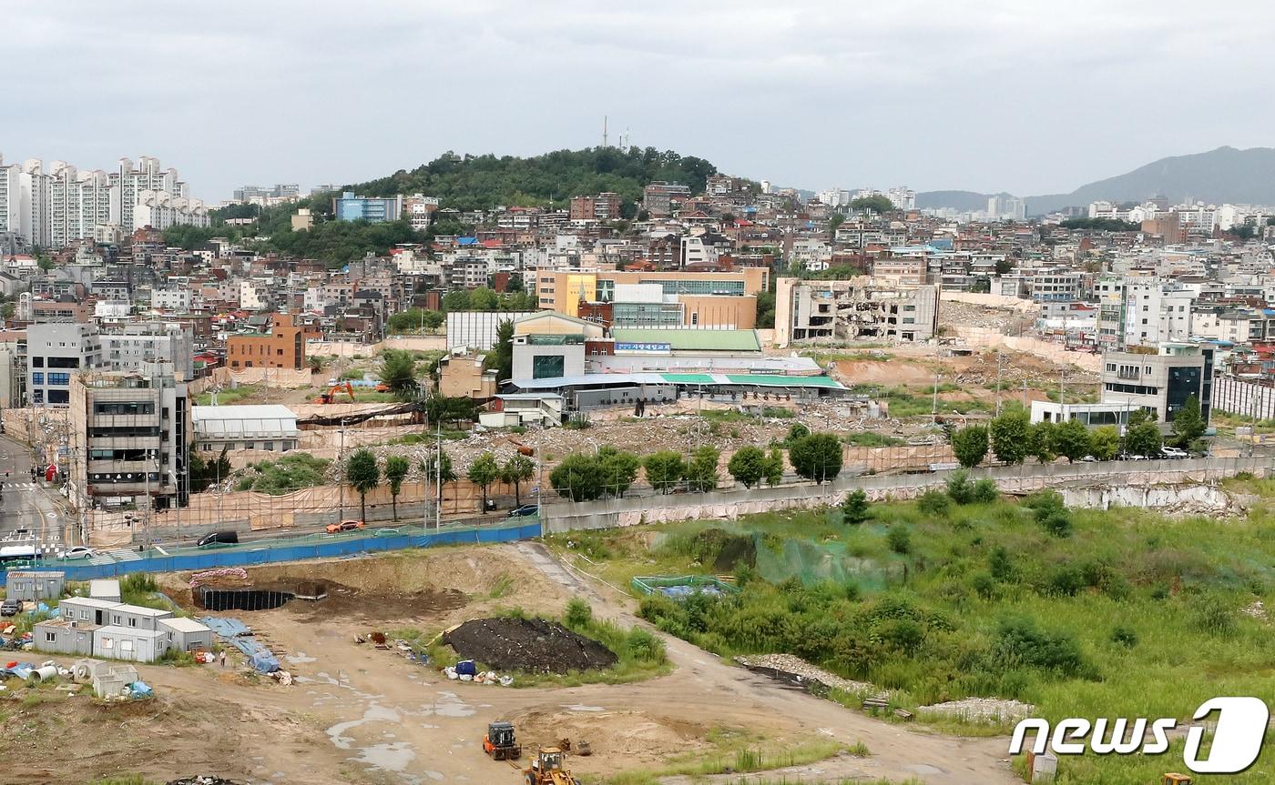 지난 18일 서울 성북구 한 아파트에서 바라본 장위10재개발주택지역의 모습. 2021.8.30/뉴스1 ⓒ News1 김진환 기자