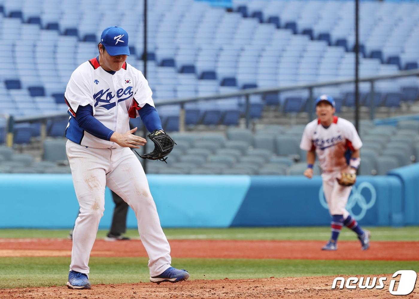 조상우가 7일 오후 일본 요코하마 스타디움에서 열린 &#39;2020 도쿄올림픽&#39; 대한민국과 도미니카공화국의 경기에서 6회초 2사 만루 상황을 넘긴 후 기뻐하고 있다. 2021.8.7/뉴스1 ⓒ News1 이재명 기자