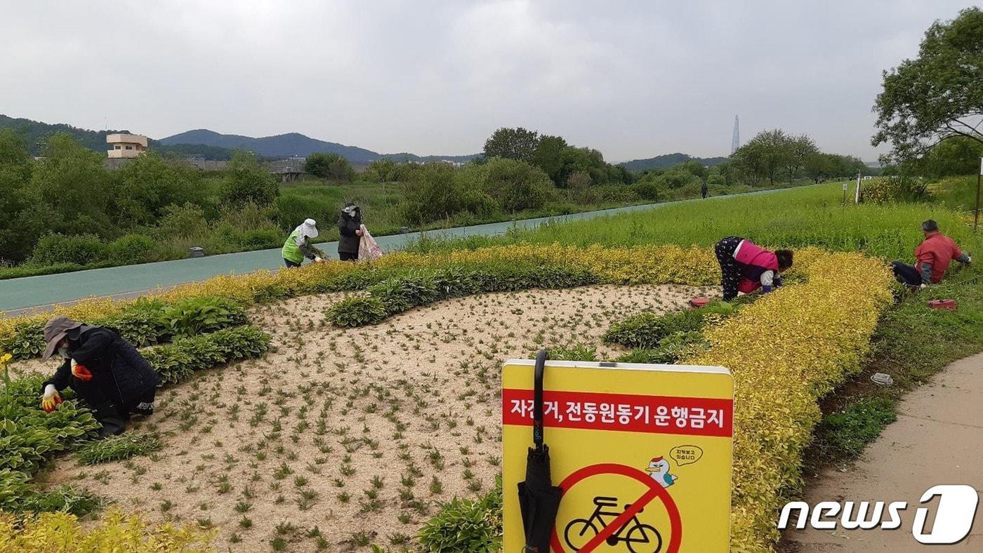 전북 고창군이 저소득 취약계층의 경제적 자립을 돕고 삶의 질을 높이기 위해 2024년도 상반기 지역공동체 일자리 사업을 추진한다. 지역공동체 일자리 사업&#40;뉴스1/DB&#41; ⓒ News1